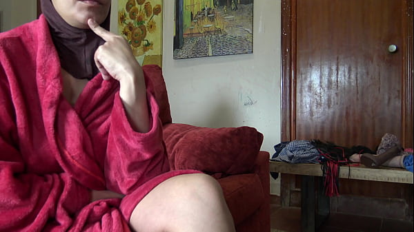 Image Cheating Moroccan Cuckold Wife From Marrakech Gives Handjob To Brother-In-Law
