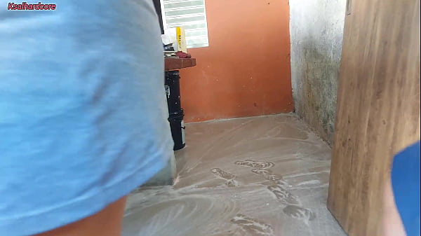 Image minha esposa saiu e a empregada baixinha gostosa pegou meu pau e colocou dentro dela na &aacute_rea de casa
