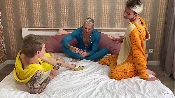 Image cute twinks play with each other, after which they begin to seduce each other into sex