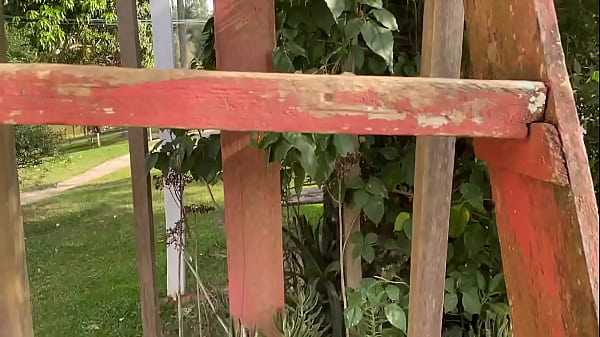 Image Ap&oacute_s a piscina com muita caipirinha com fogo na bucetinha subi na casinha de madeira pra mostrar a bucetinha