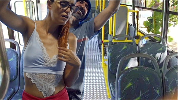 Image Estudante &eacute_ encoxada e fudida por um estranho dentro do &ocirc_nibus!