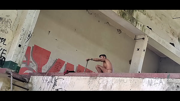 Image Bastidores - Uma foda nas alturas em galp&atilde_o abandonado longe da civiliza&ccedil_&atilde_o, esses dois sabem aproveitar o tempo.
