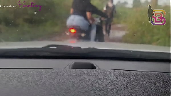 Image Meu marido fardado passou na frente do carro que eu estava dando e n&atilde_o viu