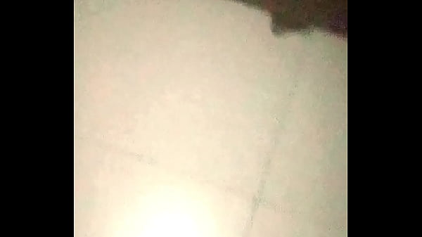 Image FUDENDO A ESPOSA DO CORNO ENQUANTO ELE SE BATE PUNHETA