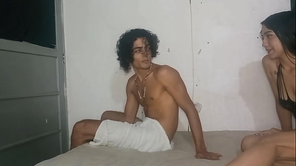 Image Hermanastra caliente le gusta mucho que su hermanastro la folle al estilo perrito para que luego se corra dentro de su co&ntilde_o - CREAMPIE