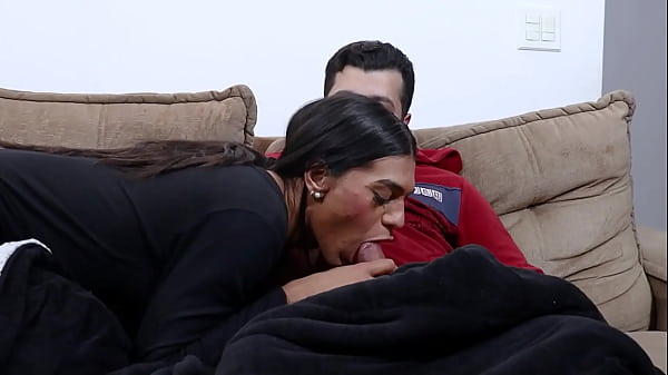 Image Fodi a amiguinha trans da esposa, ela n&atilde_o imagina que &eacute_ uma corna