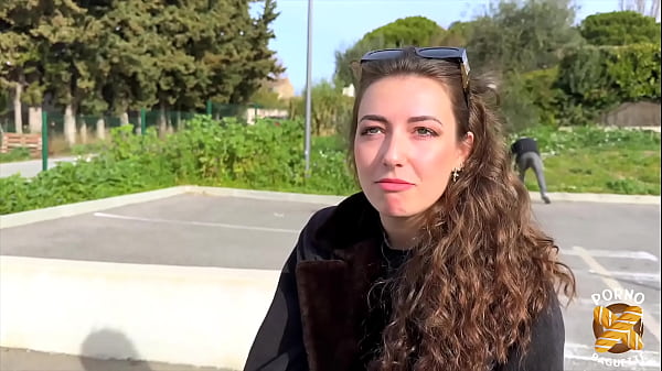 Image Livia, jeune bombasse, veut se faire bien baiser