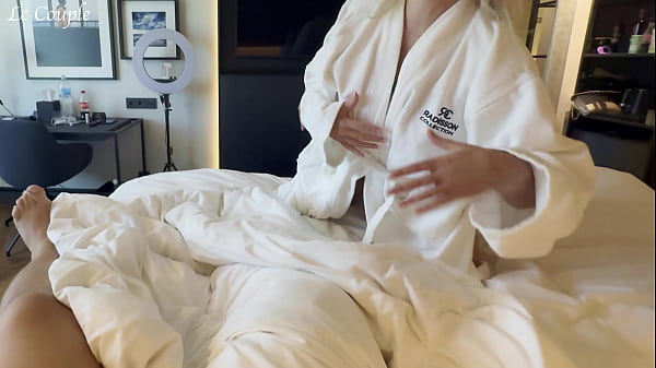 Image Couple visited their swinger friends in their hotel room - real amateur swingers