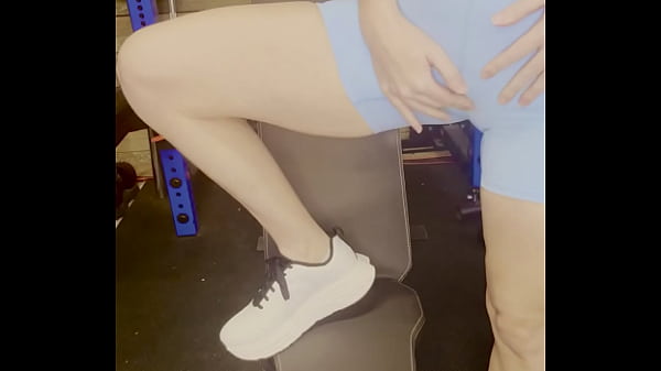 Image Sexy horny MILF fingers and fucks herself in the gym