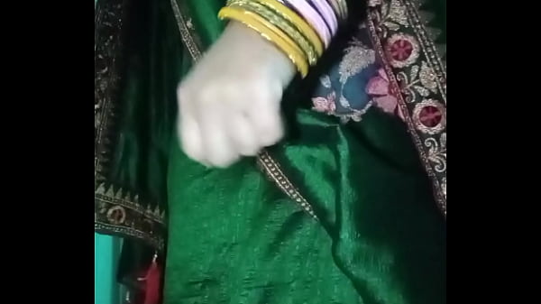 Image Indian Gay Bottom Crossdresser Gaurisissy showing her sexy figure in green saree with heavy jwellery
