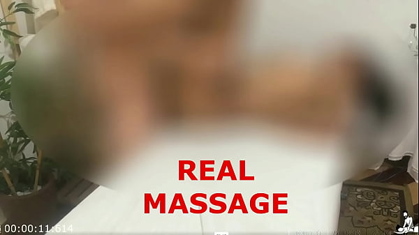 Image Novinha n&atilde_o se aguentou e tocou punheta para terapeuta no seu consultorio de massagem