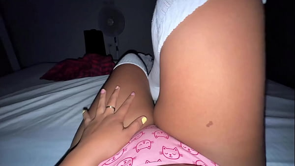 Image Que bien es llegar del colegio cansada y relajarme con una buena metida de dedos