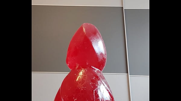 Image Karlheinz bekommt 2 dicke Plugs anal eingef&uuml_hrt