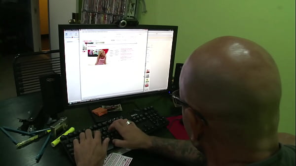 Image Seducing the Girl Online