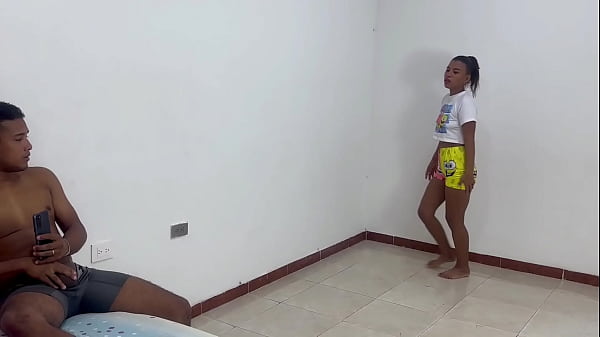 Image LA PUTA DE MI HERMANASTRA ME DESCUBRE CADA VEZ QUE ME MASTURBO EN CUALQUIER PARTE DE LA CASA Y NO SE RESISTE A MI POLLA NEGRA Y LE DOY UNA BUENA FOLLADA DURA-PORNO EN ESPANOL
