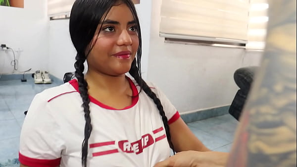 Image HERMANASTRA DE 18 A&Ntilde_OS COLOMBIANA QUIERE SABER QUE TIENEN LOS HOMBRES ENTRE SUS PIERNAS - Natalygirl