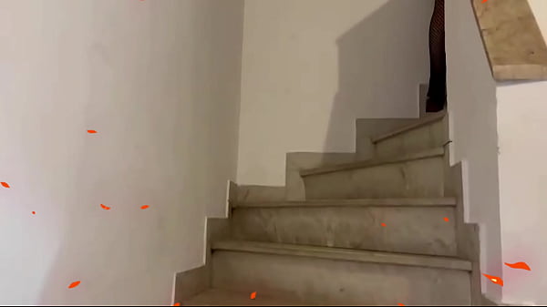 Image Essa gulosa pediu 3 rolas para saciar a fome dela