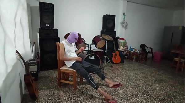 Image sexi maestra de musica pone cachondo a alunno