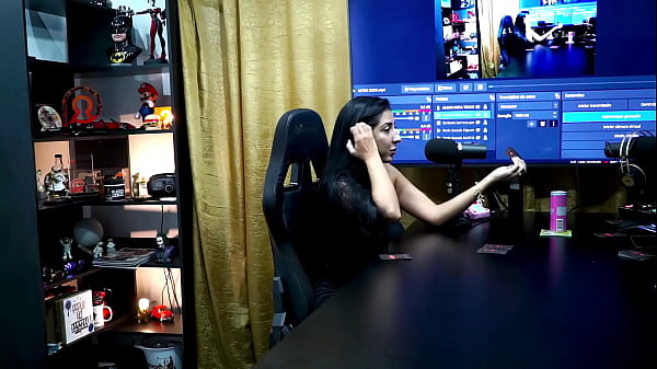 Image Renatinha Mello deixa o Ruan de Pau duro como s&oacute_ com um beijo, ela deu uma pegada gostosa no pau dele - Podcast P&aacute_pum no Barco!