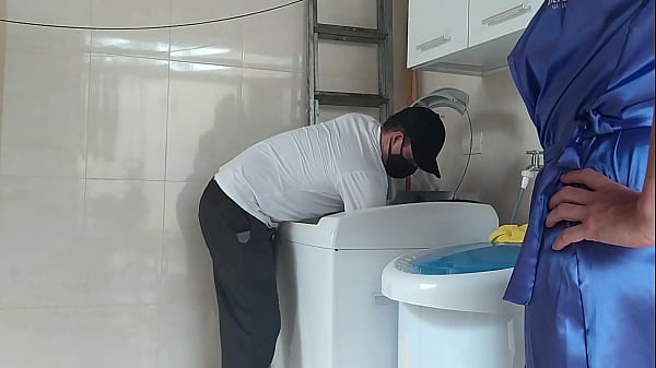 Image Fui consertar a m&aacute_quina de lavar de uma casada gostosa que me provocou,n&atilde_o resisti e acabei comendo a cliente