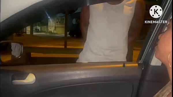 Image ESPOSA SEXO AMADOR NA PASSARELA COM DOIS SEM CAMISINHA
