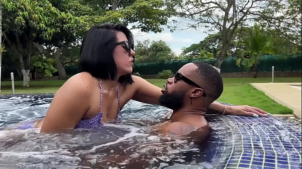 Image JACUZZI BREAK - KYLEI ELLISH