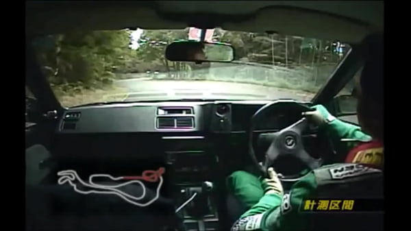 Image Keiichi Tsuchiya mandando pau em gunsai