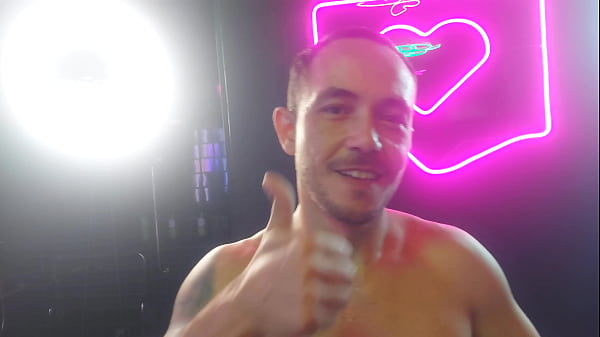 Image Duas casadas satisfaz seus cornos gozando muito e levando muita porra na cara