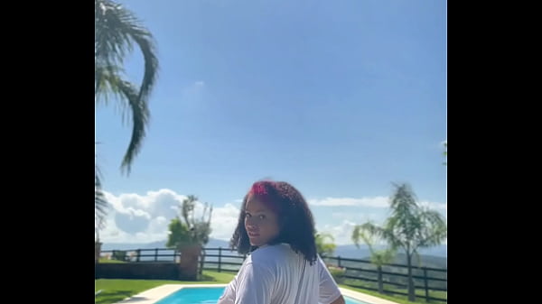Image Chubby Ebony Farting like Crazy in the Pool