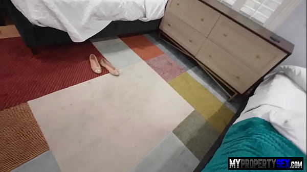 Image Teen Get A Dirty Job to Pay Her Rent