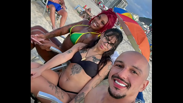 Image Conheci 2 gostosas na praia de Copacabana e chamei pra fazer porn&ocirc_.