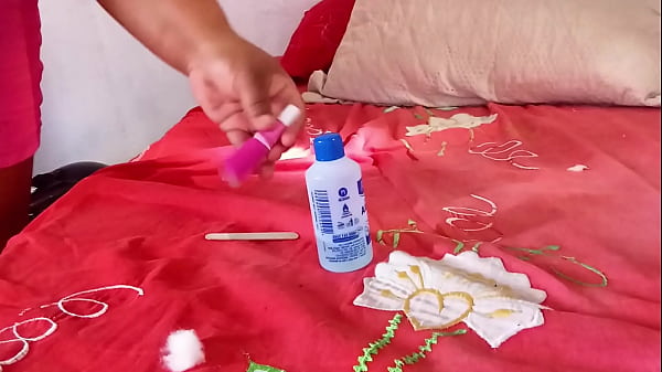 Image Fazendo as unhas sem calcinha