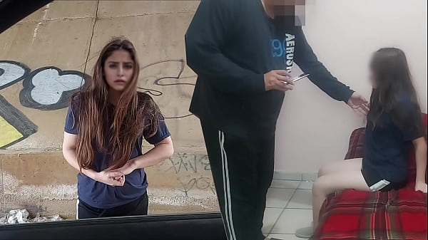 Image AY ME DUELE! PEQUE&Ntilde_A e INOCENTE morrita putipobre de colonia marginal se va con un viejo por ayuda econ&oacute_mica, casero real no fake