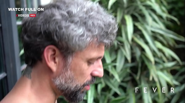 Image Gostosa da o cuzinho pro marido no jardim de casa (BELINHA BARACHO E AQUELE MARIO)