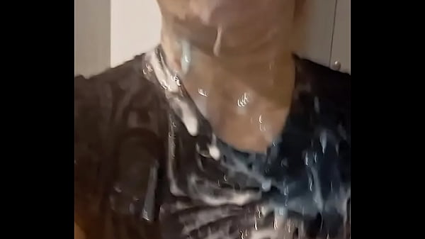Image Os safados casados me fizeram isso, mas n&atilde_o quiseram mostrar nem os cacetes. Esperando outros safados com muita porra pra novas gozadas na minha boca, cara