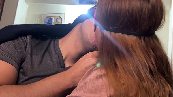Image A ella le encantan los BESOS sucios y CALIENTES, llenos de SALIVA y con mucha LENGUA