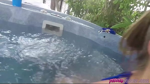 Image Look under the water stepbro, what do u see?