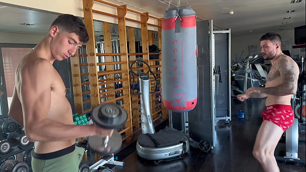 Image Doble penetraci&oacute_n a Andrea Lux en el gimnasio