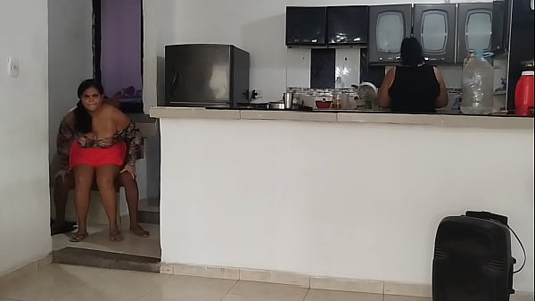 Image Padrastro se folla a su hijastra delante de su vecina y la deja toda llena de semen