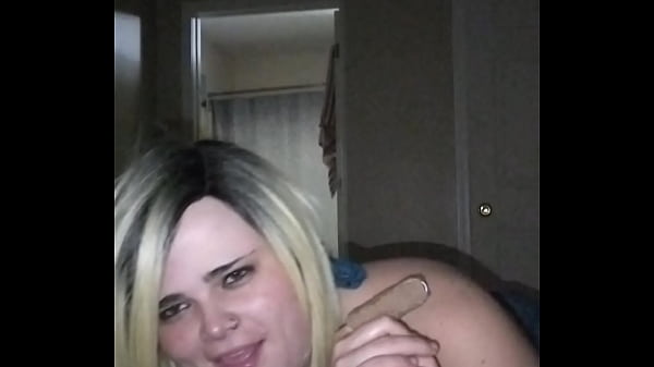 Image Snowbunnyqueen27 deep throats a beautiful BBC!