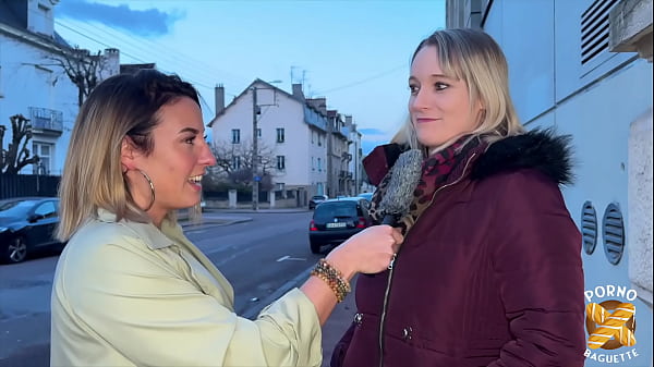 Image Kelly et Pam, femmes aux gros seins, se partagent une queue