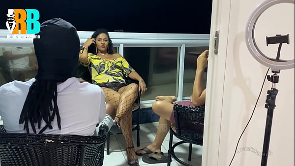 Image Brazilian Bull threesome amateur in front the husband. Casada fodendo com dois, menage amador com dois homens e uma mulher putinha fodendo com amigos