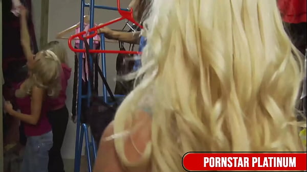 Image Slim Babes Lou Lou & Michelle Thorne In A Slutty Orgy!