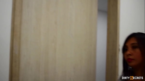 Image REAL ESTATE AGENT FUCKS A CLIENT WHILE SHOWING A HOUSE