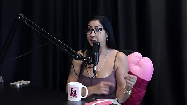 Image Morena safada mostra os lindos peitos e a buceta depois de falar que queria transar mas os homens n&atilde_o chegavam, e brindaram aos hates - Renatinha Melo (WATCH ON: SHEER/RED)