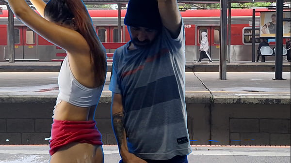 Image Casal faz sexo no terminal de trem em p&uacute_blico!