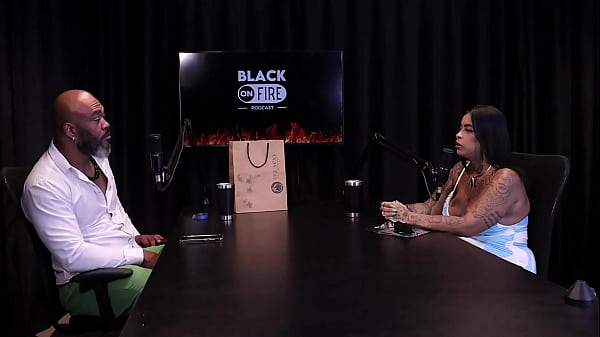 Image Mama, senta ou passa, os homens que ela definiu, mediu a bunda da morena gostosa, e precisa fazer terapia porqu&ecirc_... - Marcelly Melo (WATCH ON: SHEER/RED)