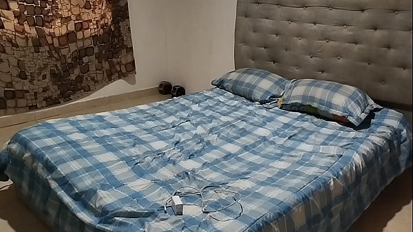 Image Chica gordita se masturba en el ba&ntilde_o con un chorro con rico orgasmo