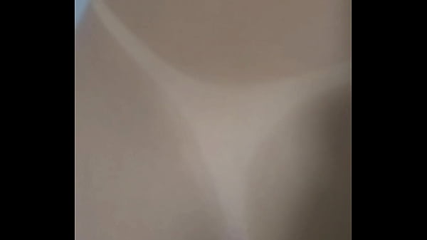 Image Bem gulosa engolindo toda a piroka do marid&atilde_o no banheiro do hotel e depois ele fodeu minha bucetinha at&eacute_ gozar na minha bunda