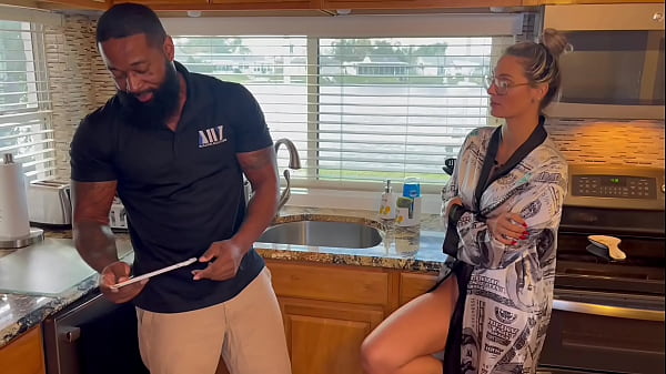 Image Hot MILF Mandy Rhea pays her debt with ass addicted to bbc